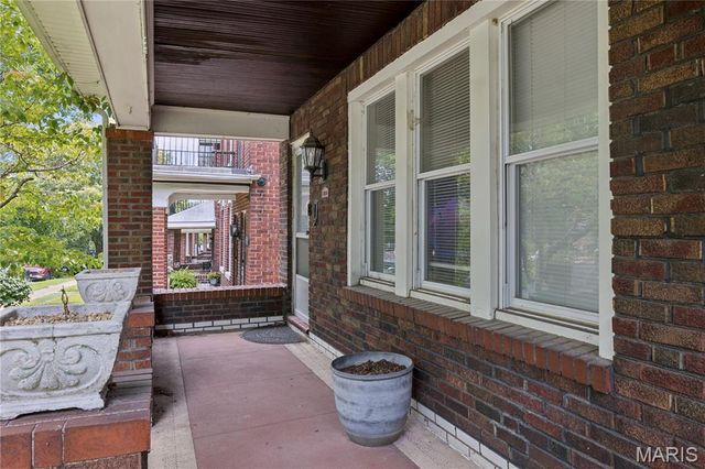 4958 Tholozan Avenue, St Louis, MO 63109
