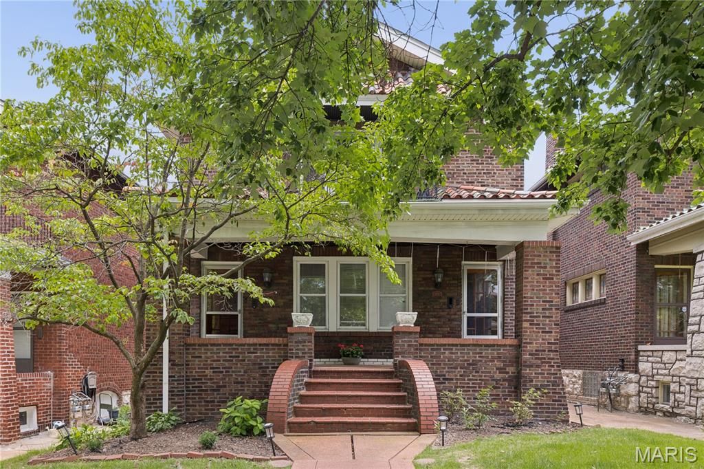 4958 Tholozan Avenue, St Louis, MO 63109