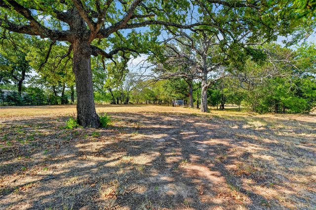 1015 Oak Trail, Quinlan, TX 75474