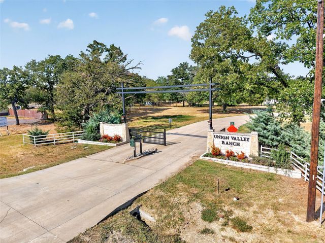 1015 Oak Trail, Quinlan, TX 75474