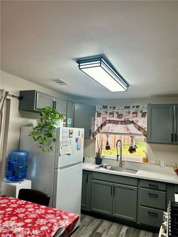 913 W Santa Fe, Merced, CA 95340