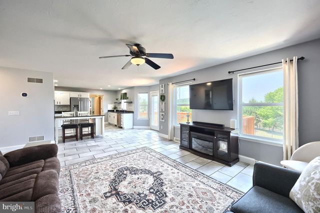 1314 KBS RD, Spring Grove, PA 17362