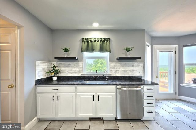 1314 KBS RD, Spring Grove, PA 17362