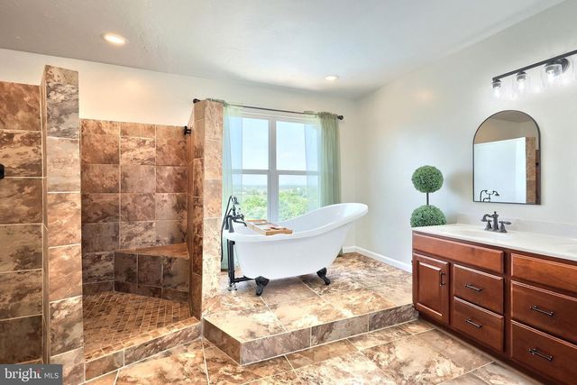 1314 KBS RD, Spring Grove, PA 17362
