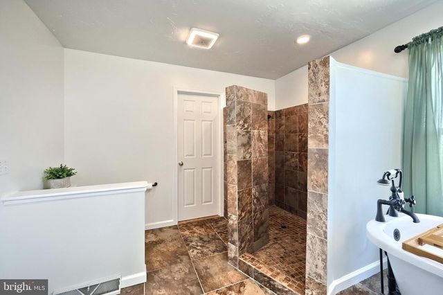 1314 KBS RD, Spring Grove, PA 17362