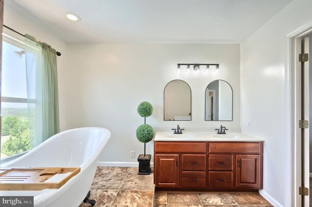 1314 KBS RD, Spring Grove, PA 17362