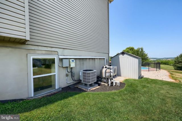 1314 KBS RD, Spring Grove, PA 17362