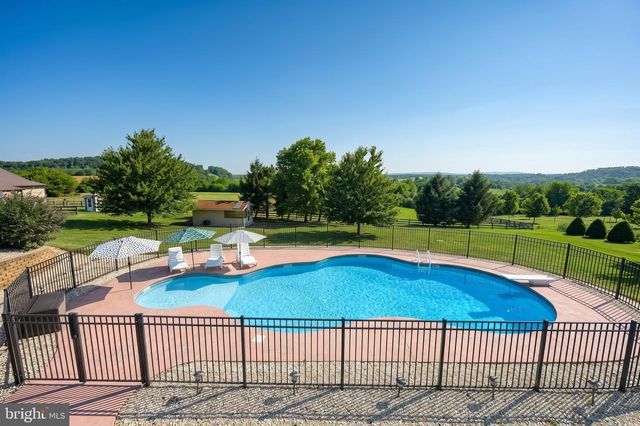 1314 KBS RD, Spring Grove, PA 17362