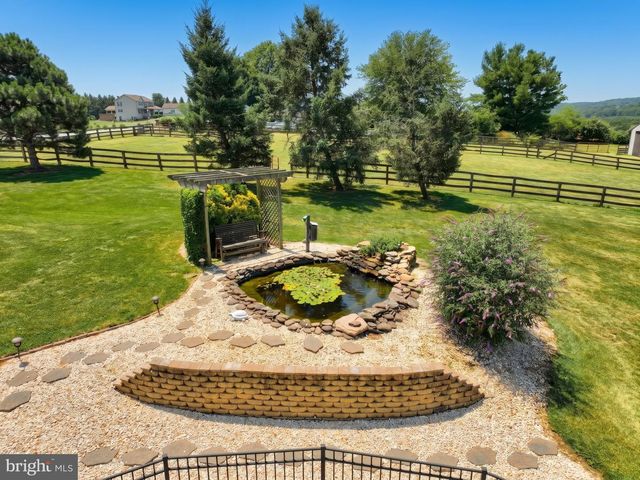 1314 KBS RD, Spring Grove, PA 17362