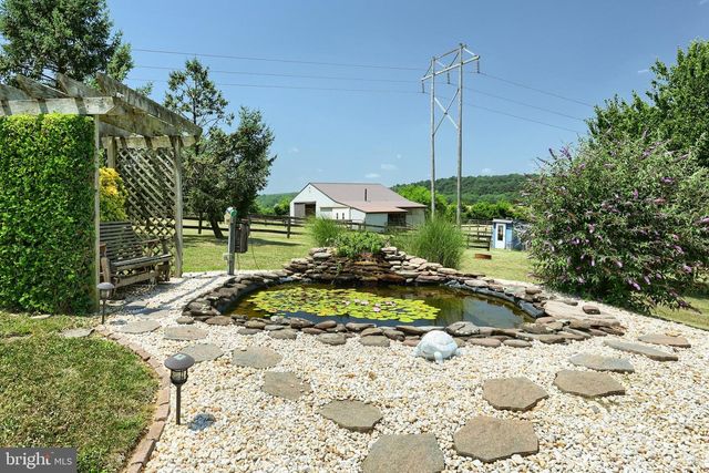 1314 KBS RD, Spring Grove, PA 17362