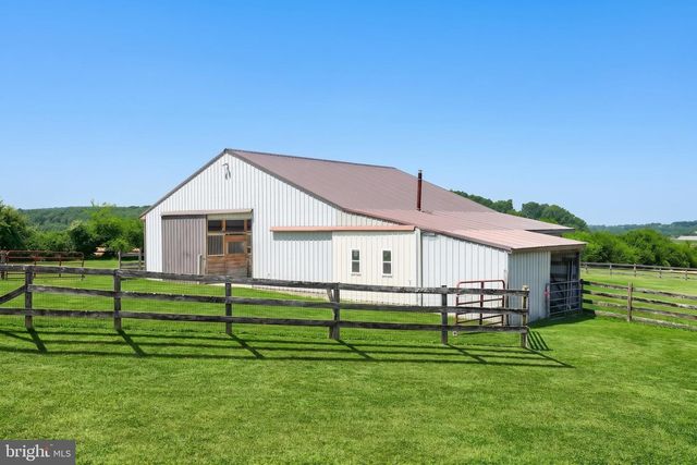 1314 KBS RD, Spring Grove, PA 17362