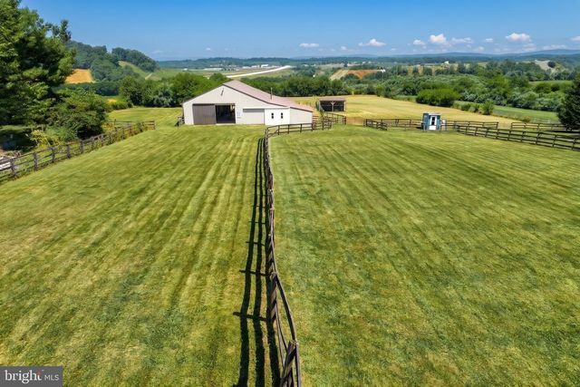 1314 KBS RD, Spring Grove, PA 17362