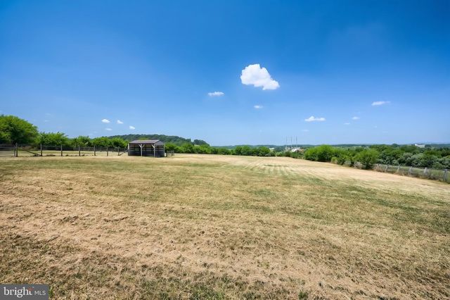 1314 KBS RD, Spring Grove, PA 17362