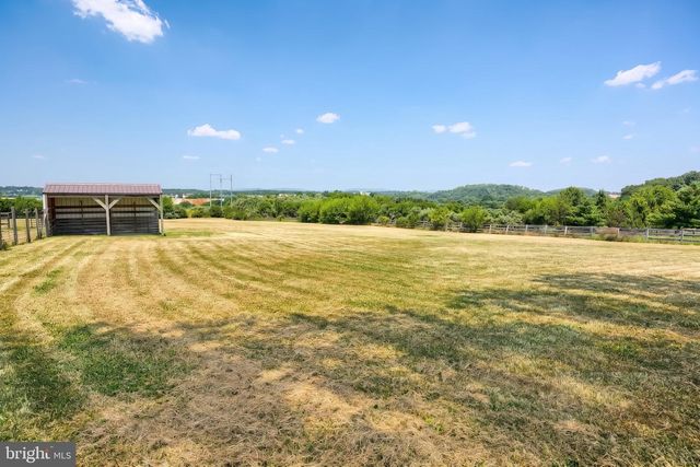 1314 KBS RD, Spring Grove, PA 17362