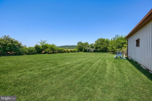 1314 KBS RD, Spring Grove, PA 17362