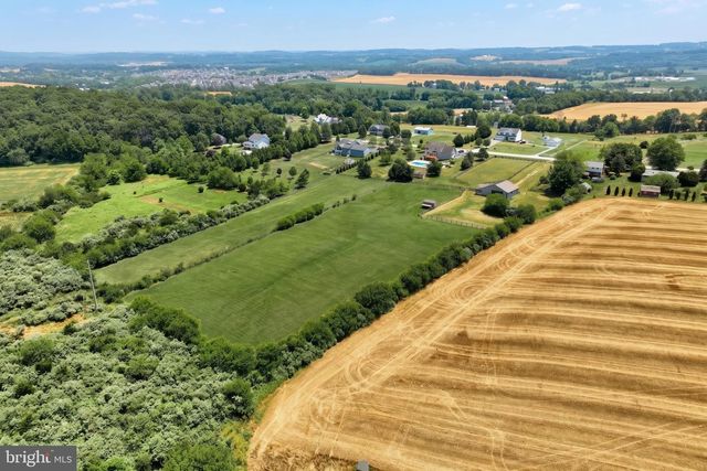 1314 KBS RD, Spring Grove, PA 17362