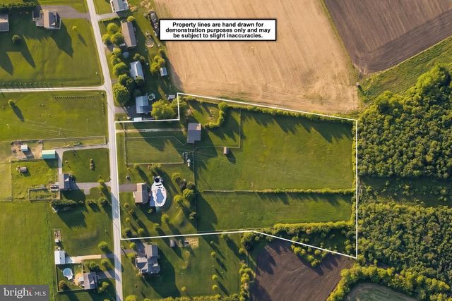 1314 KBS RD, Spring Grove, PA 17362