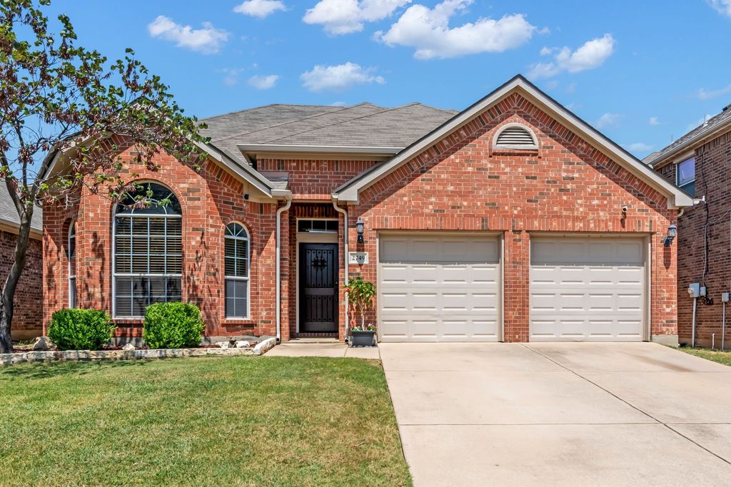 2749 Cedar Ridge Lane, Fort Worth, TX 76177