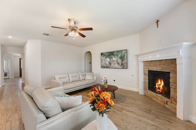 976 E Villas Court, Lewisville, TX 75067