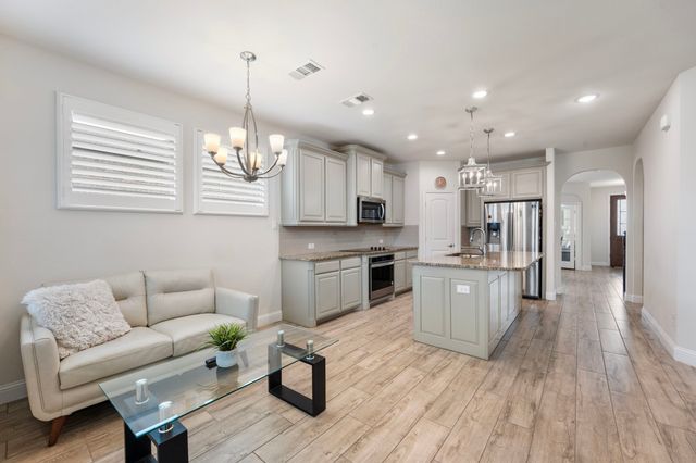 976 E Villas Court, Lewisville, TX 75067