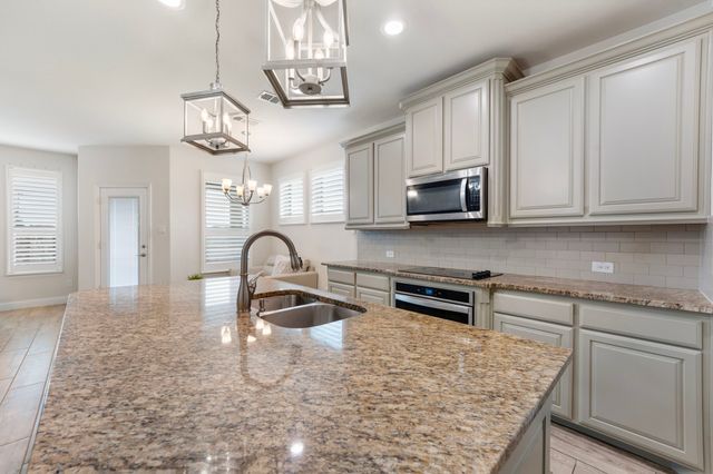 976 E Villas Court, Lewisville, TX 75067