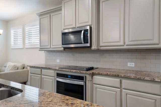 976 E Villas Court, Lewisville, TX 75067