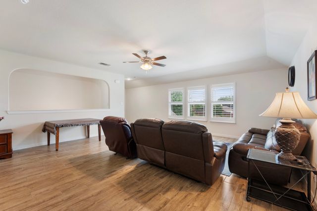 976 E Villas Court, Lewisville, TX 75067