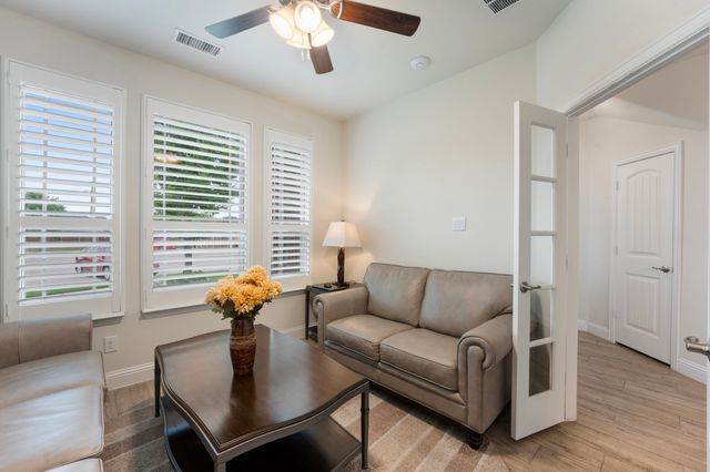 976 E Villas Court, Lewisville, TX 75067