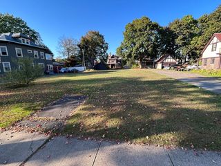 68 Fairfield Ave., Holyoke, MA 01040