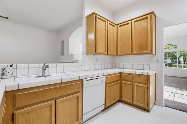1243 Canevari Dr, Roseville, CA 95747