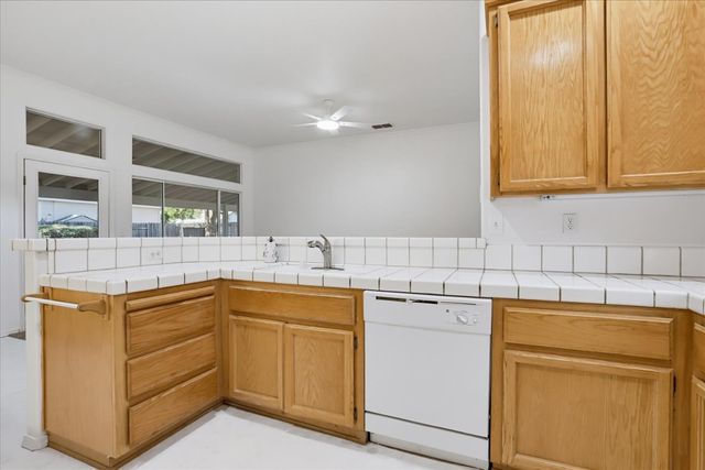 1243 Canevari Dr, Roseville, CA 95747