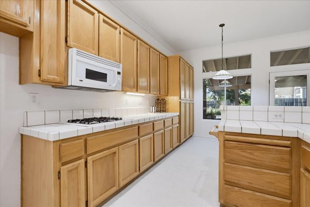 1243 Canevari Dr, Roseville, CA 95747