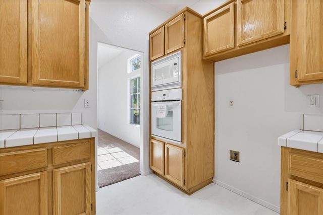 1243 Canevari Dr, Roseville, CA 95747