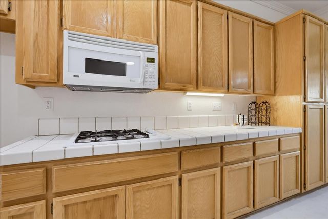 1243 Canevari Dr, Roseville, CA 95747
