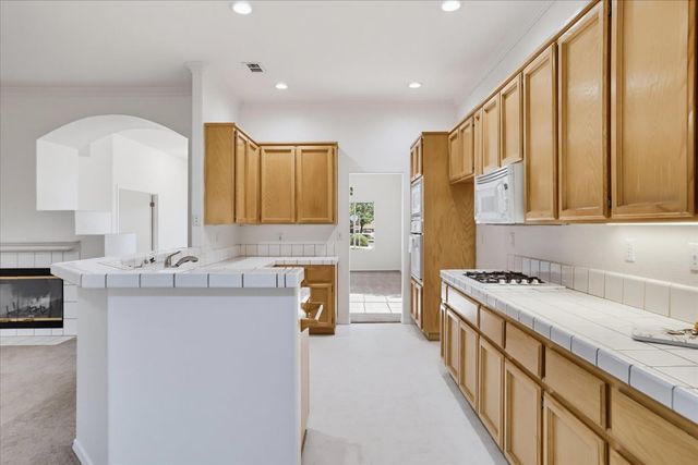 1243 Canevari Dr, Roseville, CA 95747