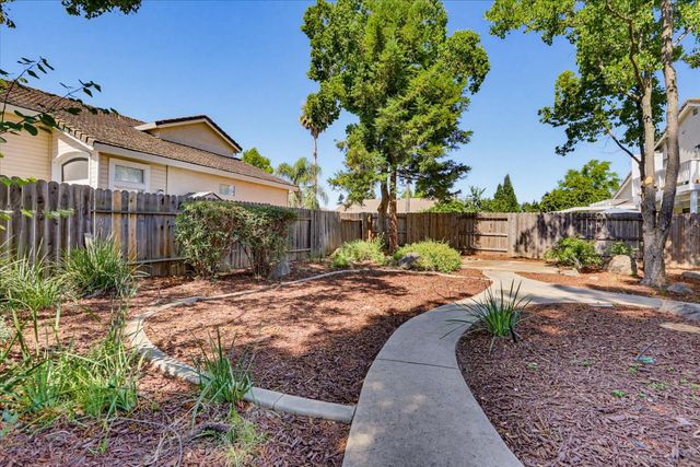 1243 Canevari Dr, Roseville, CA 95747