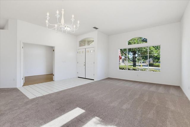 1243 Canevari Dr, Roseville, CA 95747