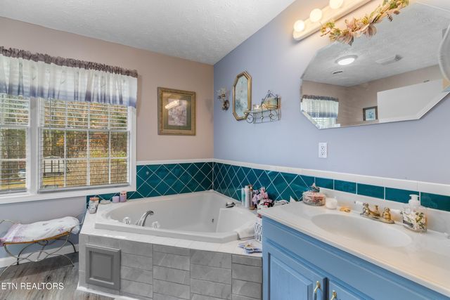 2895 Looney Rd, Parrottsville, TN 37843