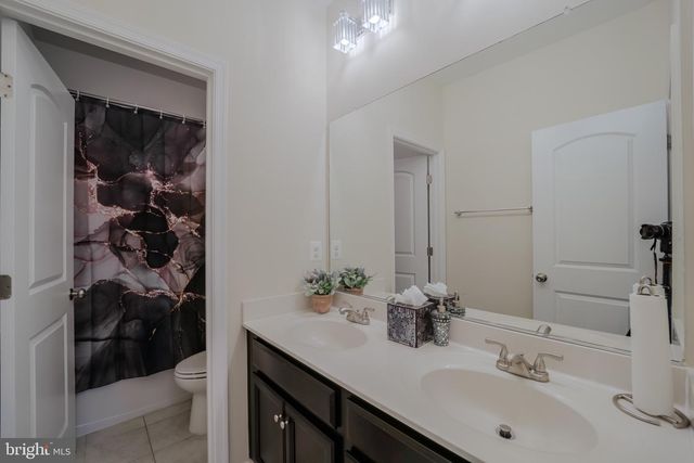 2823 TROTTER PARK LN, Lanham, MD 20706