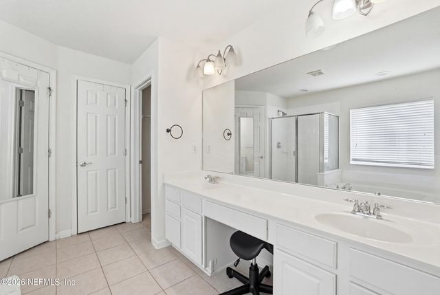 4008 LIONHEART Drive, Jacksonville, FL 32216