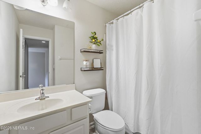 4008 LIONHEART Drive, Jacksonville, FL 32216