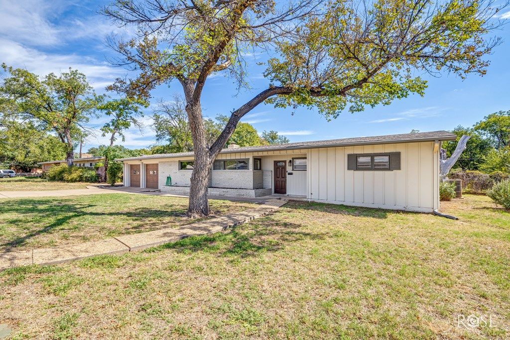 Image 5 of property listing at 1908 Rebecca Dr, San Angelo, TX 76904