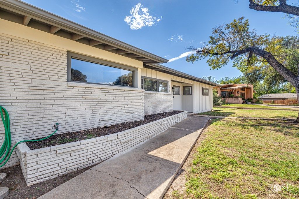 Image 7 of property listing at 1908 Rebecca Dr, San Angelo, TX 76904