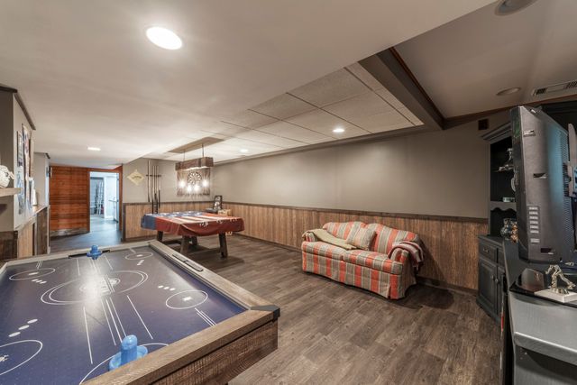 9754 N Charter Road, Demotte, IN 46310