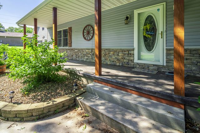 9754 N Charter Road, Demotte, IN 46310