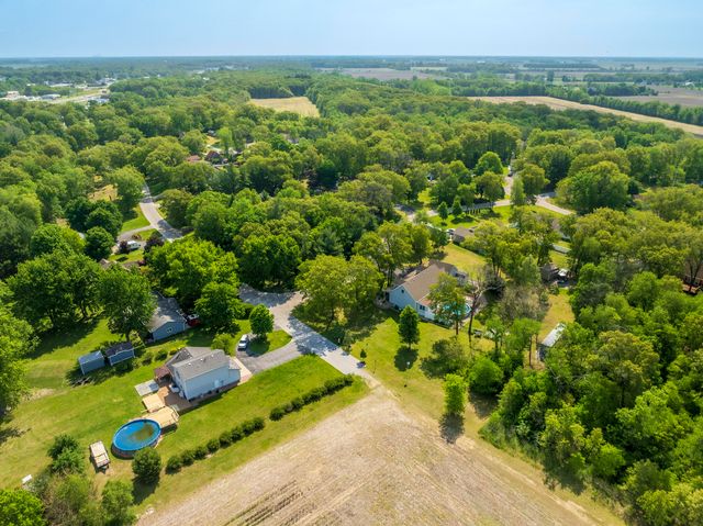 9754 N Charter Road, Demotte, IN 46310