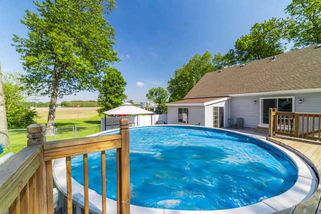 9754 N Charter Road, Demotte, IN 46310