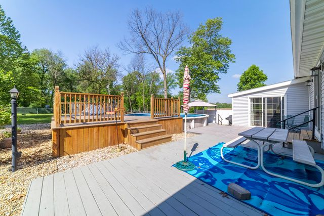 9754 N Charter Road, Demotte, IN 46310