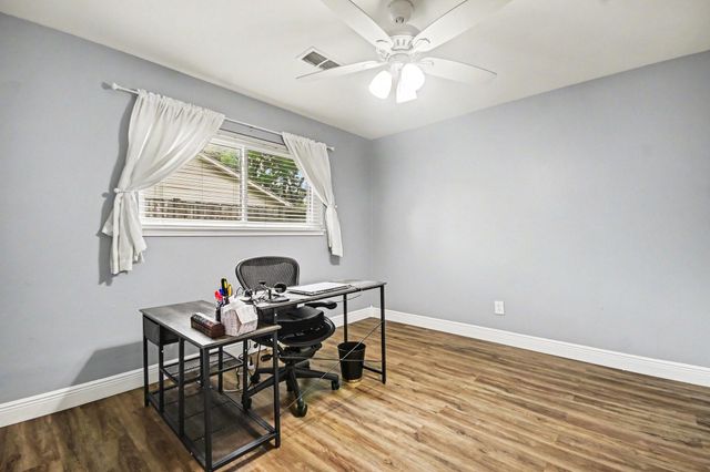 114 E Wildwinn Drive, Alvin, TX 77511