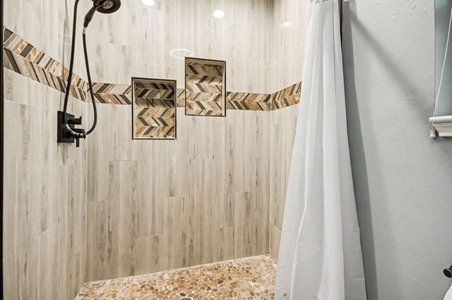 114 E Wildwinn Drive, Alvin, TX 77511